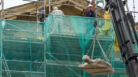 Retirada de la Laureada del Palacio de Navarra. PABLO LASAOSA 10