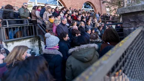 Concentración a las puertas del departamento de Asuntos Sociales como condena a la muerte violenta de Blanca E. Marqués. IÑIGO ALZUGARAY