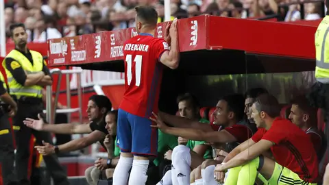 El banquillo de Osasuna durante el partido de la &uacute;ltima jornada de Liga de Primera Divisi&oacute;n que Sevilla y Osasuna juegan esta noche en el estadio Ram&oacute;n S&aacute;nchez-Pizju&aacute;n, en Sevilla. EFE/Julio Mu&ntilde;oz