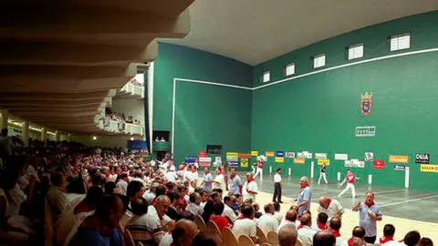 Partido de parejas en el labrit durante San ferm&iacute;n. Twitter Asegarce.