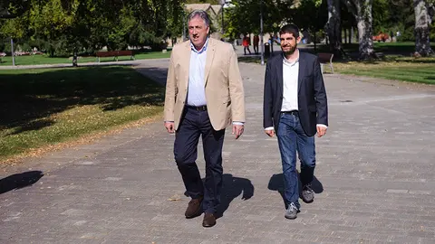 La polic&iacute;a municipal de Pamplona y el alcalde Asir&oacute;n celebran la festividad de San Miguel. MIGUEL OS&Eacute;S (1)