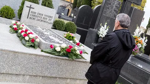 Cementerio de Pamplona en la festividad de Todos los Santos (54). IÑIGO ALZUGARAY