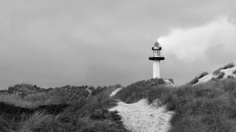 Los faros son un símbolo en Qué vas a hacer con el resto de tu vida, la primera novela de Laura Ferrero.
