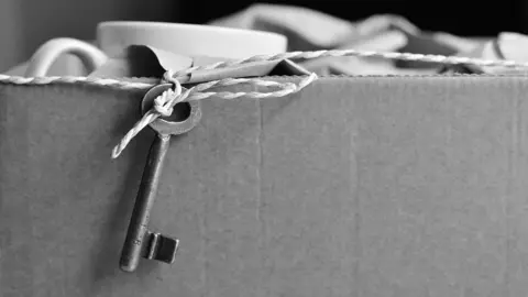 Una caja de cartón ARCHIVO