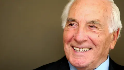 Jesús Larralde, profesor y decano de Farmacia en la Universidad de Navarra recientemente fallecido.