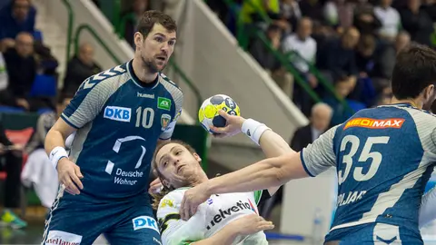 Partido entre Helvetia y el Fuchse Berlín de la Copa EHF. PABLO LASAOSA 06