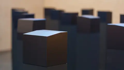 Menhires, de Elena Asins 