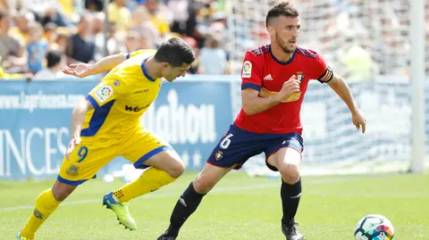 Oier en el encuentro entre Osasuna y el Alcorc&oacute;n LALIGA123 3