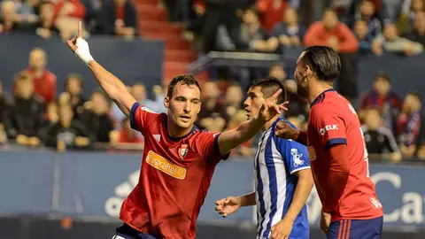 Unai Garc&iacute;a en el partido entre Osasuna y el Lorca. PABLO LASAOSA.