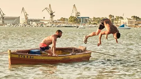 Fotograma de la película ganadora en San Sebastián, entre dos aguas.