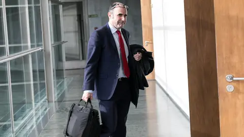 El vicepresidente Manu Ayerdi informa en la Comisión de Desarrollo Económico del Parlamento de Navarra (10). IÑIGO ALZUGARAY