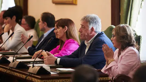 Enrique Maya toma posesión como nuevo alcalde de Pamplona tras la salida de Joseba Asirón, de EH Bildu. PABLO LASAOSA 2