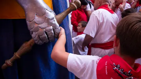 Comparsa de Gigante y Cabezudos, Pamplona . NOEM&Iacute; VERA  _13