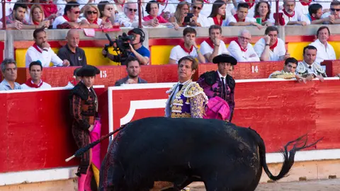 Antonio Ferrera, el Juli y Pablo Aguado lidian con los Victoriano del Rio en la quinta corrida de las fiestas. Alejandro Velasco-52
