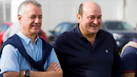 GRAFCAV8984. VITORIA (&Aacute;LAVA), 28/09/2019.-El lehendakari, I&ntilde;igo Urkullu (i), y el presidente del PNV, Andoni Ortuzar (d), visitan este s&aacute;bado las campas de Foronda, donde ma&ntilde;ana domingo se celebra el Alderdi Eguna (D&iacute;a del Partido). EFE/ David Aguilar