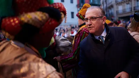 La llegada de los Reyes Magos a Pamplona a través de La Magdalena y el Portal de Francia. PABLO LASAOSA
