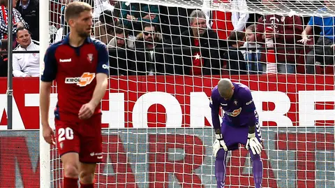 GRAF9551. SEVILLA, 01/03/2020.- El serbio de Osasuna Darko Brasanac tras encajar el tercer gol del Sevilla durante el partido de Liga de Primera Divisi&oacute;n disputado este domingo en el estadio S&aacute;nchez Pizju&aacute;n. EFE/Jos&eacute; Manuel Vidal
