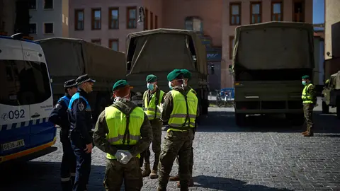 El ejercito recorre las calles de Pamplona durante la crisis del coronavirus y del estado de alerta. MIGUEL OSÉS
