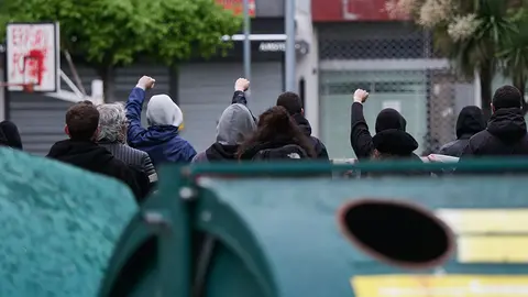 Varias personas se manifiestan en el barrio de la Txantrea de Pamplona en favor de Patxi Ruiz, preso de la banda terrorista ETA, quien se ha declarado en huekga de hambre en la carcel de Murcia II. En Pamplona, Espa&ntilde;a, a 15 de mayo de 2020.

Varias personas se manifiestan en el barrio de la Txantrea de Pamplona en favor de Patxi Ruiz, preso de la banda terrorista ETA, quien se ha declarado en huekga de hambre en la carcel de Murcia II. En Pamplona, Espa&ntilde;a, a 15 de mayo de 2020.


15/5/2020