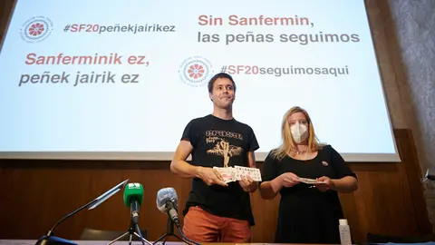 Rueda de prensa de la Federaci&oacute;n de Pe&ntilde;as de Pamplona sobre la suspensi&oacute;n de los Sanfermines y presentaci&oacute;n de las pancartas del a&ntilde;o 2020. PABLO LASAOSA