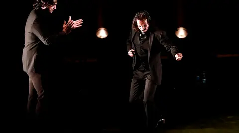 GRAFCAV8342. PAMPLONA, 28/08/2020.- El bailaor Juan Manuel Fernández Montoya "Farruquito" durante su actuación este viernes en el Baluarte de Pamplona, dentro de la programación de la VII edición del Festival Flamenco On Fire, que rinde homenaje al maestro Sabicas en el 30 aniversario de su muerte. EFE/Jesús Diges
