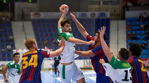 Partido entre Anaitasuna y Barcelona correspondiente a la primera jornada de la liga Asobal de la temporada 2020-2021. MIGUEL OSÉS
