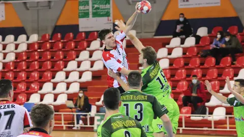 Partido entre el Puerto Sagunto y el Anaitasuna de la liga Asobal de balonmano. @bmpuertosagunto.