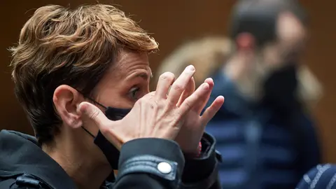 La Presidenta del Gobierno de Navarra, María Chivite, en el atrio del Parlamento Foral. MIGUEL OSÉS