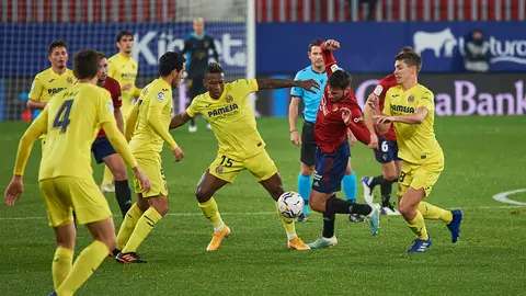 Partido entre Osasuna y Villarreal correspondiente a la jornada n&uacute;mero 14 jugado en el estadio de El Sadar de Pamplona. MIGUEL OS&Eacute;S