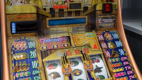 Una máquina de las conocidas como tragaperras en un local de Navarra. ARCHIVO.