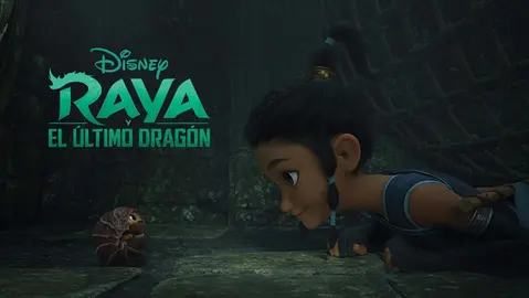 Una joven Raya con su mascota