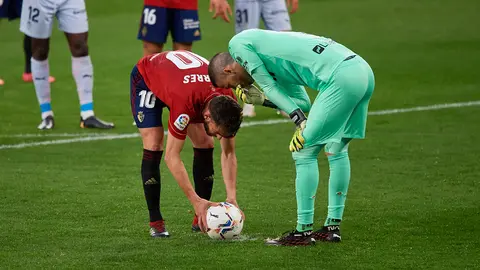 Partido entre Osasuna y Valencia correspondiente a la jornada número 31 de La Liga de futbol disputado en el estadio de El Sadar de Pamplona. MIGUEL OSÉS