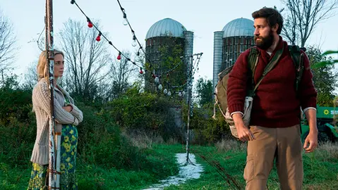 John Krasinski (director y actor) junto a su mujer, Emily Blunt, en la ficción y en la vida real. CEDIDA