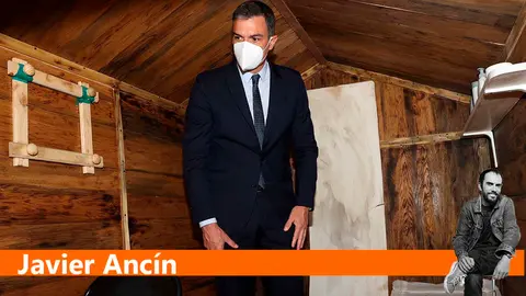 El presidente del Gobierno, Pedro Sánchez, visita este martes al Centro Memorial de Víctimas del Terrorismo, que recorre la historia del terrorismo en España desde 1960, año de la muerte de la niña Begoña Urroz en un atentado del grupo antifascista DRIL, hasta la actualidad, en el que han podido observar un elemento verdaderamente sobrecogedor, la réplica del zulo en el que ETA encerró al funcionario de prisiones José Antonio Ortega Lara durante 532 días. Adentrarse en ese espacio subterráneo de 3 metros de largo, 2,5 de ancho y 1,8 de altura transmite angustia y claustrofobia, y transporta a un época muy negra de la historia de España. EFE/ Pool Moncloa/Borja Puig De La Bellacasa