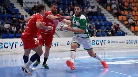 Balonmano Anaitasuna juega contra el Cuenca en el pabellón Anaitasuna de Pamplona. MIGUEL OSÉS
