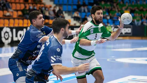 Anaitasuna se enfrenta Cangas del Morrazo en Pamplona. PABLO LASAOSA