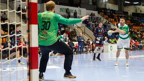 Partido de la liga Asobal entre Helvetia Anaitasuna y Viveros Herol Nava disputado en Pamplona. IÑIGO ALZUGARAY