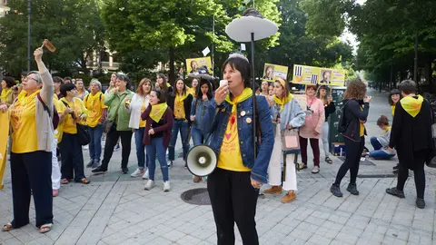 Concentración de la Plataforma 0-3 de Navarra frente al Parlamento de Navarra.IÑIGO ALZUGARAY