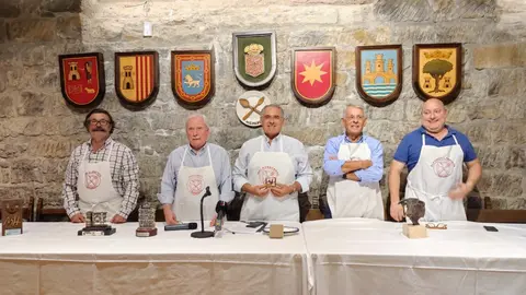 Miembros de la Sociedad Napardi en el momento del fallo del Gallico de Oro. ANA BEL&Eacute;N POZA