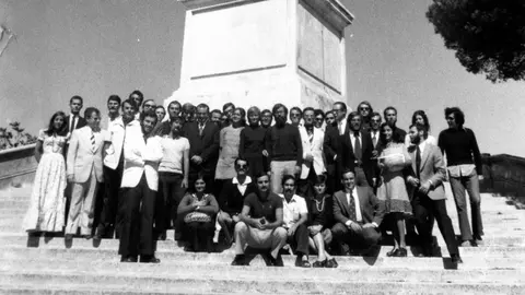 El profesor Velarde Fuentes en una imagen tomada el 31 de agosto de 1974, después de la clausura de los Cursos de Verano de la Universidad de La Rábida.
