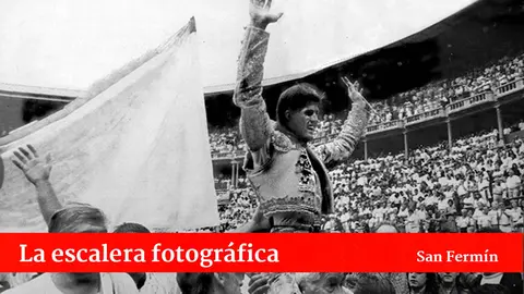 Espartaco sale a hombre de la plaza de toros de Pamplona en 1990. Cedida por el autor.