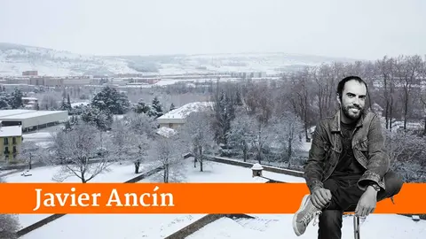Imagen de archivo de Pamplona tras una nevada. IÑIGO ALZUGARAY