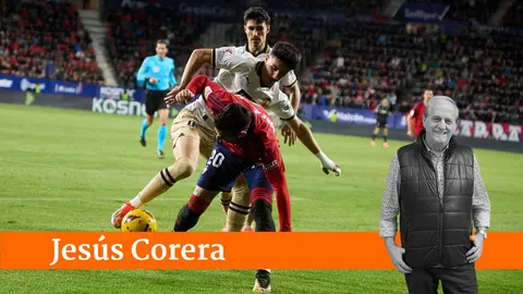 Jose Arnaiz ante Diego López y André Almeida durante el partido de Osasuna contra el Valencia. IÑIGO ALZUGARAY