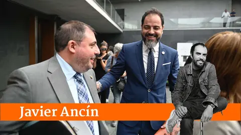 Unai Hualde y Ramón Alzórriz en el Parlamento de Navarra.