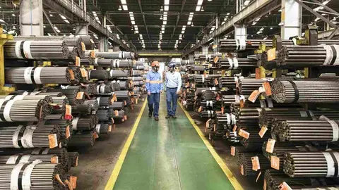 Trabajadores de uno de los centros de Arcelor Mittal en Navarra. ARCELOR MITTAL