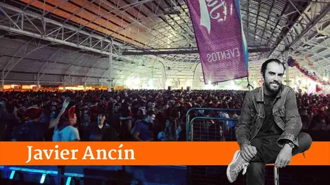 Imagen de la Carpa universitaria a rebosar. CARPA UNIVERSITARIA