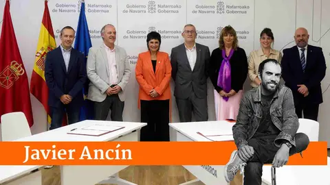 El Gobierno de Navarra y Bildu posan juntos tras la firma del acuerdo presupuestario. GOBIERNO DE NAVARRA