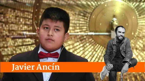 Un ni&ntilde;o de San Ildefonso durante el sorteo de Loter&iacute;a de Navidad. EUROPA PRESS