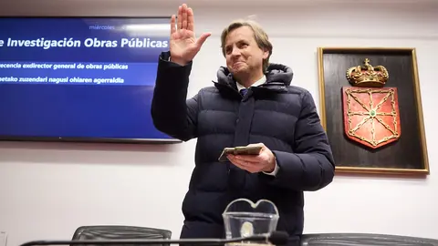 El exdirector general de Obras P&uacute;blicas, Pedro L&oacute;pez, comparece en la Comisi&oacute;n de Investigaci&oacute;n sobre licitaci&oacute;n de obras p&uacute;blicas. I&Ntilde;IGO ALZUGARAY