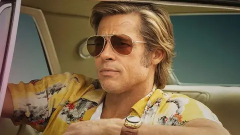 Brad Pitt como Cliff Booth, el personaje que le dio un Oscar.